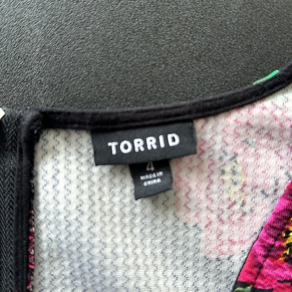 Torrid High/Low Stretchy Floral Sleeveless Top - Picture 7 of 8